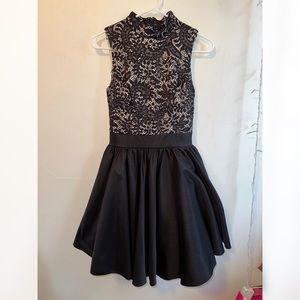 Chi Chi London Women’s US 2 Black Lace semi-formal dress | built-in slip